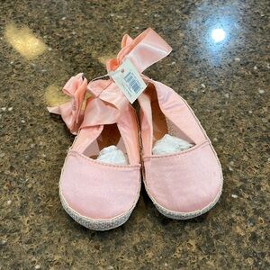 Baby girl pink satin shoes, GAP, size 6-12 month, NWT